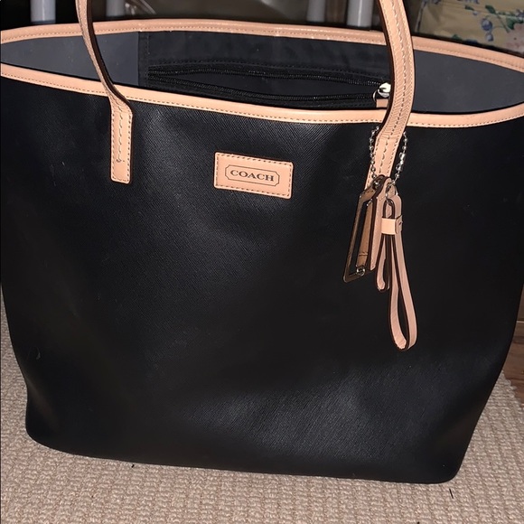 Coach Handbags - Coach leather bag